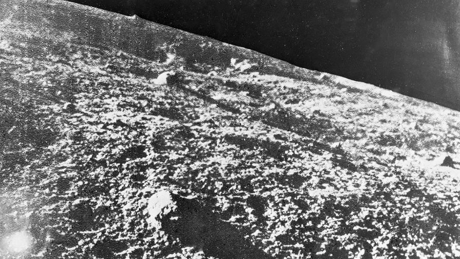 Лунный ландшафт, видимый со станции &laquo;Луна-9», 3&nbsp;февраля 1966&nbsp;года