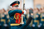 Военнослужащие на военном параде, посвященном 72-й годовщине победы в Великой Отечественной войне