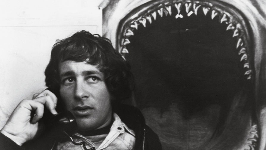 Сам Спилберг <a href="https://tvkinoradio.ru/article/article3480-kak-eto-snyato-chelyusti" target="_blank"><b>говорил</b></a> о&nbsp;съемках так: «В хороший день мы снимали пять дублей, три &mdash; в&nbsp;обычный и ни одного &mdash; в&nbsp;плохой».