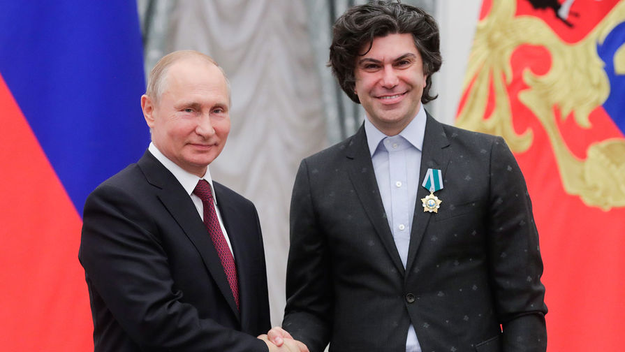 Президент России Владимир Путин и ректор академии русского балета им. А.Я.Вагановой Николай Цискаридзе, награжденный орденом Дружбы, на&nbsp;церемонии вручения государственных наград РФ в&nbsp;Кремле, 23 мая 2019 года 
