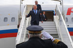 Президент России Владимир Путин на церемонии встречи в аэропорту города Марсель, Франция, 19 августа 2019 года