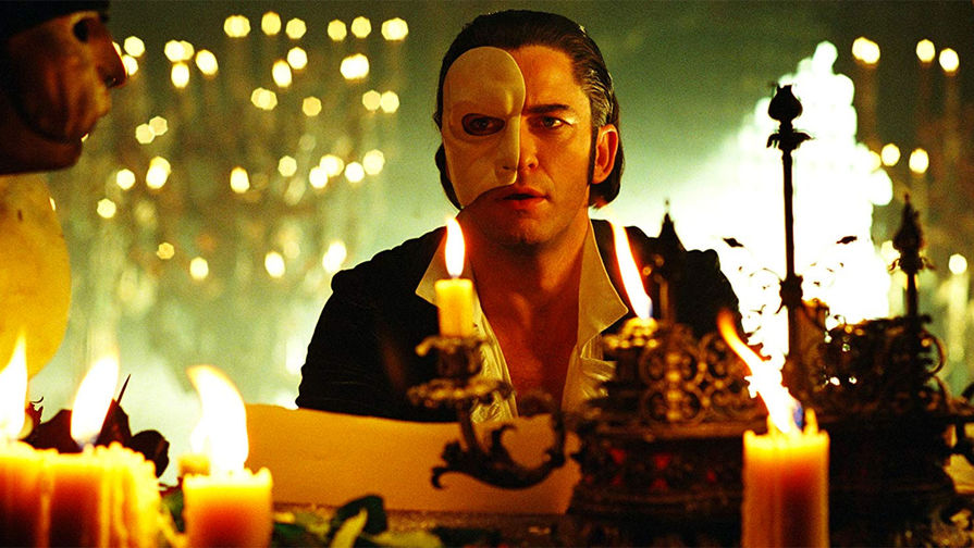 Кадр из&nbsp;фильма &laquo;Призрак оперы&raquo; (2004)