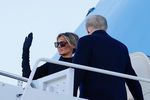 Президент США Дональд Трамп и его супруга Меланья Трамп поднимаются на&nbsp;борт номер один на&nbsp;авиабазе Эндрюс, 20&nbsp;января 2021&nbsp;года