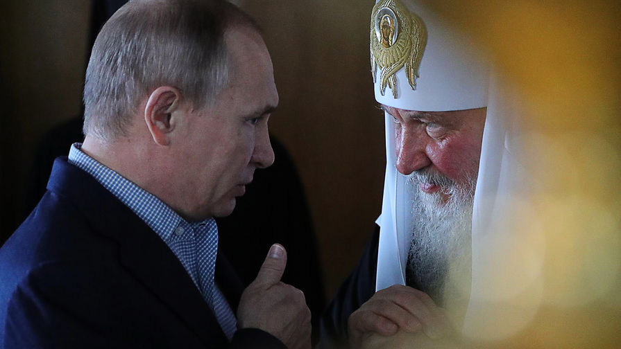 Президент России Владимир Путин и патриарх Московский и всея Руси Кирилл во время посещения Спасо-Преображенского Валаамского ставропигиального монастыря, 11&nbsp;июля 2017&nbsp;года