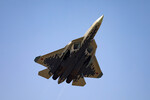 Многофункциональный истребитель пятого поколения Су-57 на международной выставке Aero India 2025 на территории военно-воздушной базы Yelahanka в Бангалоре
