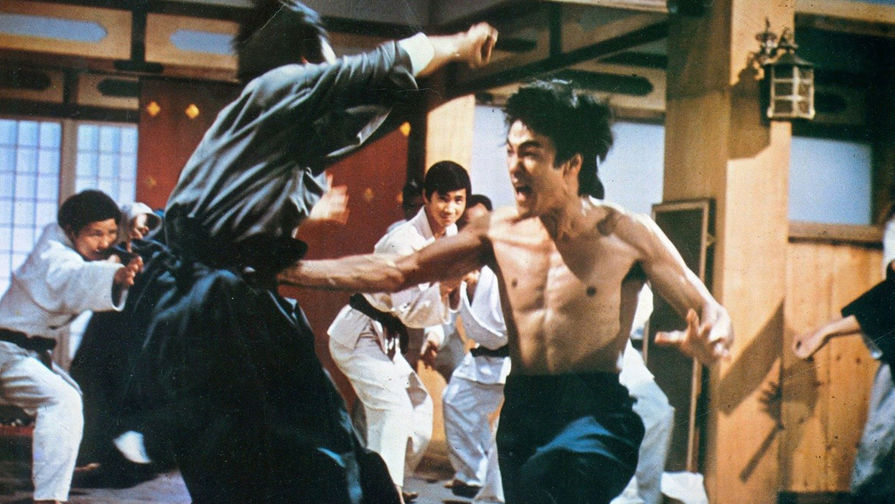 Кадр из фильма «Кулак ярости» (1972)