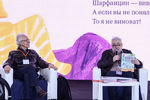Поэт, писатель и переводчик Виктор Лунин и поэт, переводчик и детский писатель Михаил Яснов (слева направо), 2017 год 