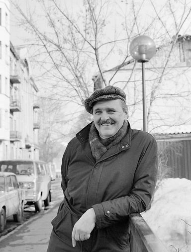 Юрий Яковлев на прогулке, 1988 год