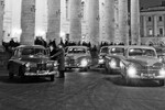 Такси марки «Победа» у здания Большого театра в Москве, 1951 год