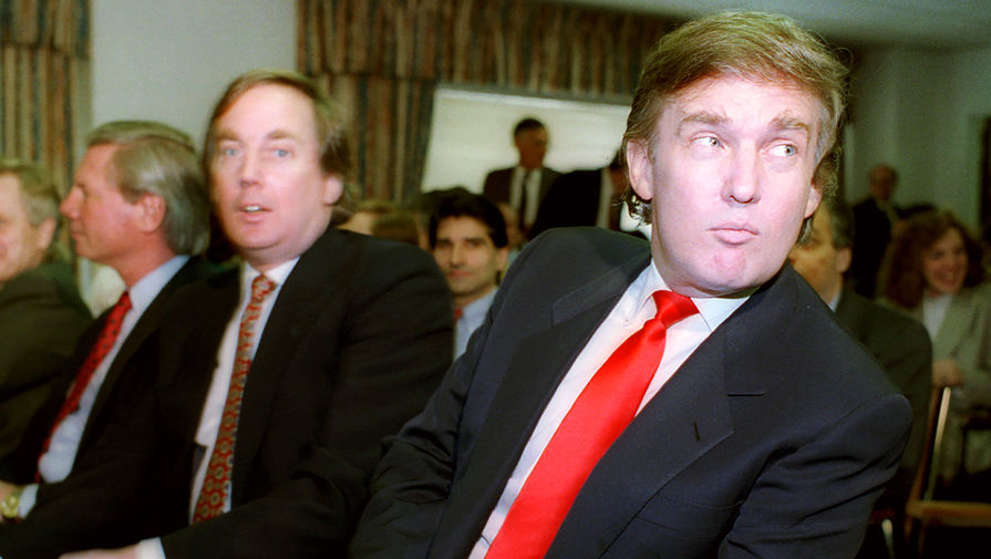 Роберт и Дональд Трамп (слева направо), 1990 год