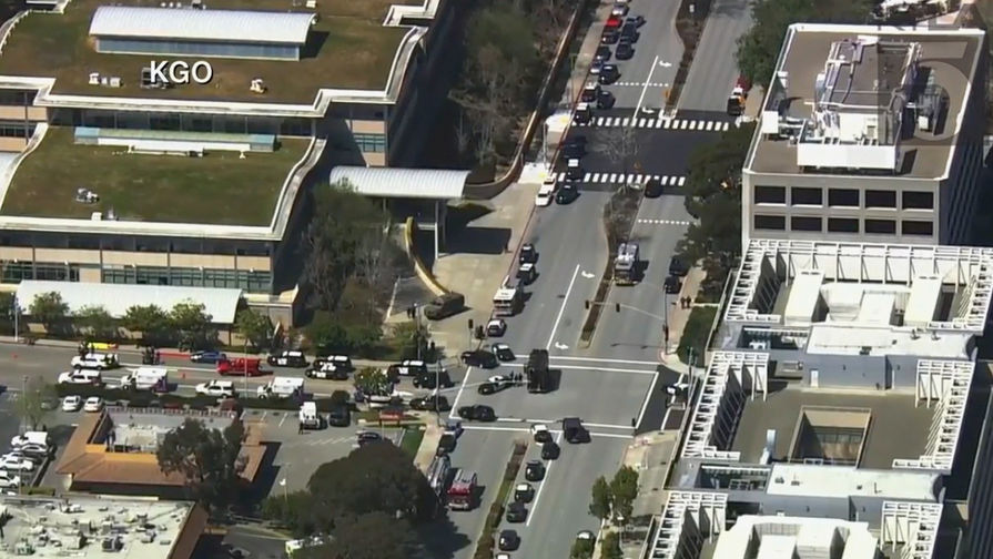 Ситуация около&nbsp;штаб-квартиры YouTube в&nbsp;Сан-Бруно после стрельбы, 3 апреля 2018 года. Скриншот из&nbsp;видео