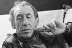 Актер и режиссер Владимир Басов родился в семье комиссара Павла Басултайнена и часто переезжал с родителями в новые места. В 1931 году отец погиб, и его мать Александра вместе с сыном обосновалась в Москве.
