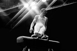 Александр Дитятин выполняет упражнение на коне, 1980 год
