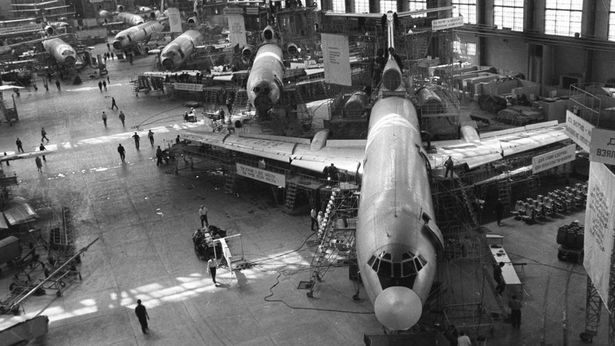 1974 год. Сборка реактивных лайнеров Ту-154