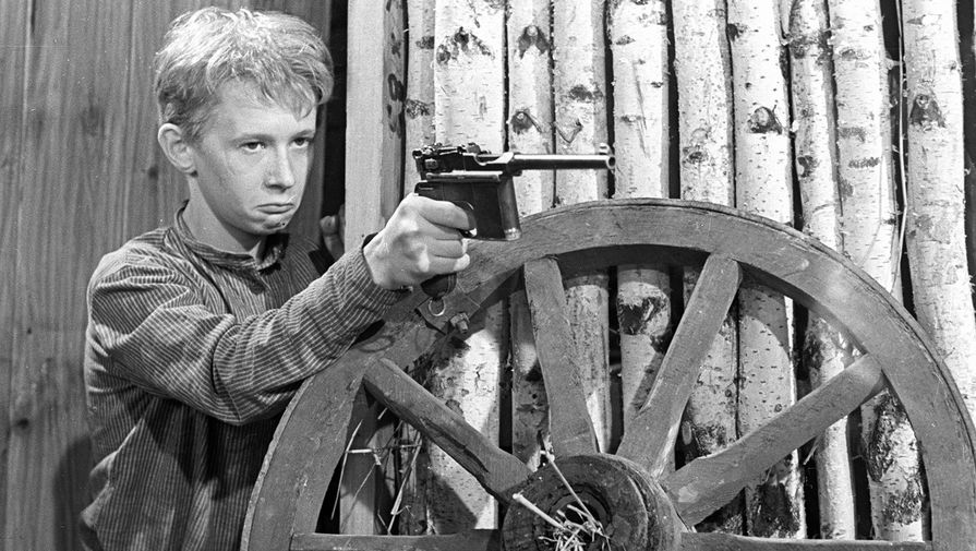 Актер Витя Косых в&nbsp;роли Даньки в&nbsp;фильме &laquo;Неуловимые мстители&raquo;