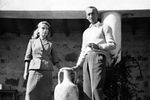 Жак-Ив Кусто с женой Симоной во дворе своего дома в Тулоне, 1952 год