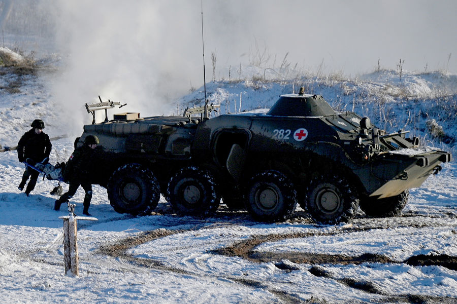 Эвакуация раненого во время совместных учений России и Белоруссии &laquo;Союзная решимость-2022&raquo;, февраль 2022&nbsp;года