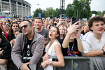 Зрители на фестивале VK Fest 2025 в Москве, 20 июля 2025 года