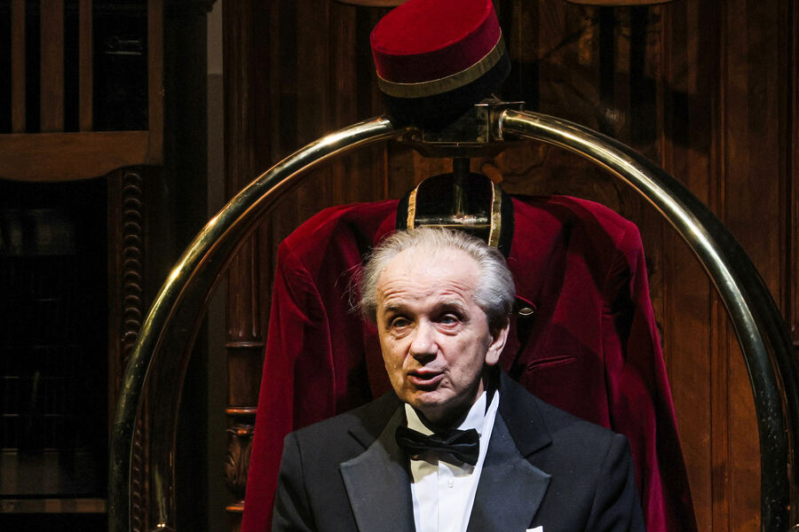 Евгений Стеблов во время пресс-показа спектакля &laquo;Соло для&nbsp;часов с&nbsp;боем&raquo;, приуроченного к&nbsp;юбилею народной артистки РФ Ольги Остроумовой в&nbsp;Государственном академическом театре им. Моссовета, 2022&nbsp;год