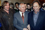 Жерар Депардье, Михаил Горбачев и Пьер Ришар в Москве (1993)