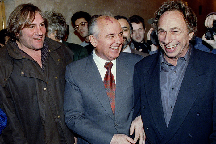 Жерар Депардье, Михаил Горбачев и Пьер Ришар в Москве (1993)