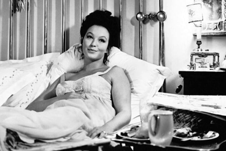 Марина Влади в&nbsp;кадре из&nbsp;фильма &laquo;Пчелиная матка&raquo; (1963)