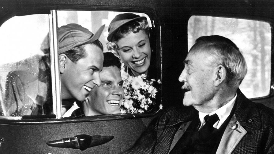 Кадр из фильма «Земляничная поляна» (1957) режиссера Ингмара Бергмана