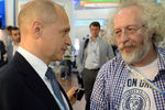 Генеральный директор госкорпорации «Росатом» Сергей Кириенко и главный редактор радиостанции «Эхо Москвы» Алексей Венедиктов на XVII Петербургском международном экономическом форуме, 2013 год