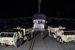 Комплексы THAAD после прибытия на авиабазу Осан в южнокорейском Пхёнтхэке, 6 марта 2017 года