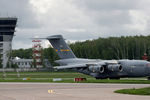 Самолет ВВС США Boeing C-17 Globemaster, прибывший во Внуково со второй партией аппаратов ИВЛ для борьбы с пандемией коронавируса в России, 4 июня 2020 года