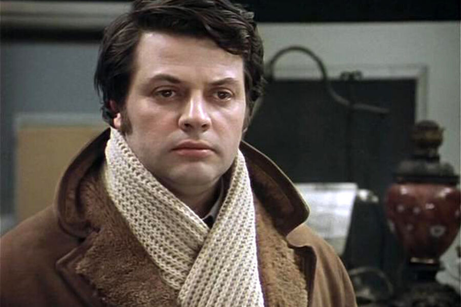 <b>«Ирония судьбы, или С&nbsp;легким паром!» (1975)</b>
<br><br>
В&nbsp;этой картине Эльдара Рязанова, которая в&nbsp;представлении не нуждается, у&nbsp;Ширвиндта снова эпизодическая роль — которая, тем не менее, и образует сюжет. Ведь именно его Павлик, который раз в&nbsp;год 31&nbsp;декабря встречается с&nbsp;друзьями в&nbsp;бане, и должен был лететь в&nbsp;Ленинград. А отправили вместо него Женю Лукашина (Андрей Мягков).
<br><br>
Ширвиндт дружил с&nbsp;Рязановым много лет и снялся в&nbsp;нескольких его картинах — «Старики-разбойники», «Вокзал для&nbsp;двоих», «Забытая мелодия для&nbsp;флейты» и «Привет, дуралеи!» Ширвиндт также снялся в&nbsp;продолжении «Иронии судьбы» 2007&nbsp;года режиссера Тимура Бекмамбетова.
