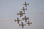 Пилотажная группа итальянских ВВС Frecce Tricolori во время выступления на Dubai Airshow 2015