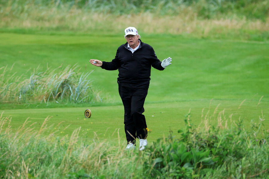Президент США Дональд Трамп на&nbsp;корте для&nbsp;гольфа на&nbsp;курорте Trump Turnberry resort в&nbsp;Тернберри, Шотландия, 27&nbsp;июля 2025&nbsp;года