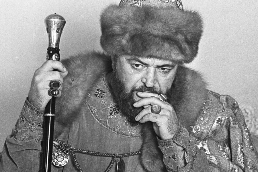 <b>«Борис Годунов» (1986, актер и режиссер)</b>
<br><br>
Главную роль в&nbsp;фильме исполнил сам Сергей Бондарчук. Его жена, Ирина Скобцева, получила небольшую роль хозяйки корчмы. Дочь Бориса Годунова, царевну Ксению, сыграла дочь Бондарчука Елена. Образ царевича Федора воплотил на&nbsp;экране сын режиссера Федор Бондарчук.
