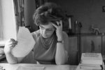 Телеведущая Валентина Леонтьева готовится к очередной передаче, 1969 год