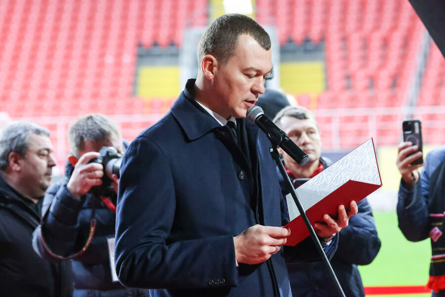 Министр спорта РФ Михаил Дегтярев во время церемонии прощания с&nbsp;олимпийским чемпионом 1956&nbsp;года и лучшим бомбардиром московского &laquo;Спартака&raquo; Никитой Симоняном на&nbsp;стадионе &laquo;Лукойл Арена&raquo; в&nbsp;Москве, 27&nbsp;ноября 2025&nbsp;года