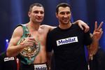 Виталий Клитчко(слева) вместе с братом Владимиром 