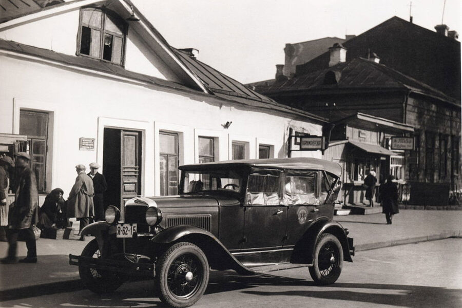 Автомобиль такси ГАЗ-А на&nbsp;Самотечной площади в&nbsp;Москве, 1930-е годы