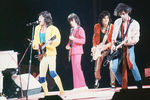 Мик Джаггер, Кит Ричардс, Рон Вуд и Билл Уаймен во время выступления The Rolling Stones в Мэдисон-сквер-гарден в Нью-Йорке, 1981 год