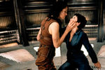 <b>«Чужой:Воскрешение» (1997), Жан-Пьер Жене</b>
<br><br>
В заключительной части оригинальной тетралогии об инопланетной расе ксеноморфов Райдер предстала в роли наемницы пиратской команды, которая намерена уничтожить клон лейтенанта Эллен Рипли (Сигурни Уивер) и воссозданных военными Чужих. С этой целью героиня атакует экспериментальную базу «Аурига», однако вскоре обнаруживает, что эксперименты ученых вышли из-под контроля
