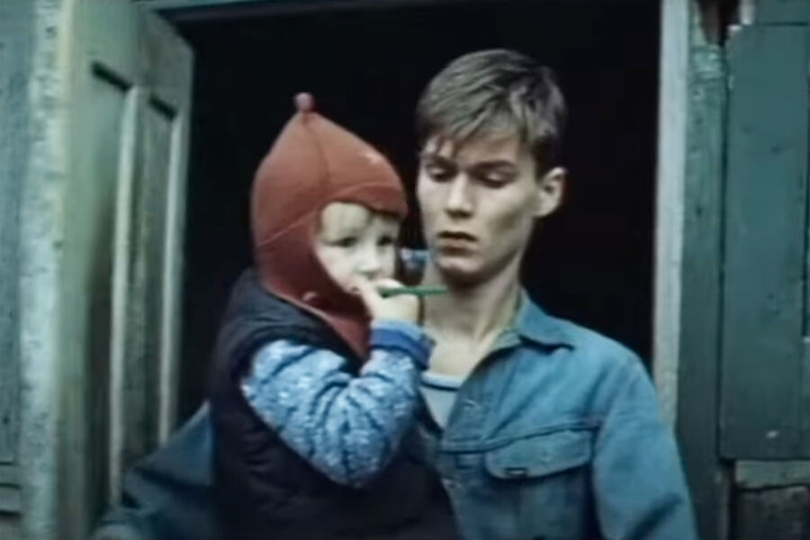 <b>Кадр из&nbsp;фильма &laquo;Сентиментальное путешествие на&nbsp;картошку&raquo; (1986)</b>
<br>
В&nbsp;картине он сыграл главного героя &mdash; молодого студента Петю Карташова, который с&nbsp;другими первокурсниками едет «на картошку» и в&nbsp;деревне переживает первую в&nbsp;жизни любовную драму.