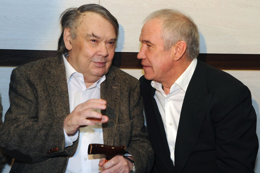 Режиссер Алексей Герман и актер Сергей Гармаш (слева направо) перед&nbsp;началом ХХV Юбилейной торжественной церемонии вручения премии &laquo;НИКА&raquo;, 2012&nbsp;год
