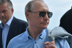 Президент России Владимир Путин во время посещения детского центра «Артек» на полуострове Крым, 24 июня 2017 года