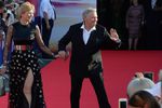 Актер Юрий Стоянов с супругой Еленой на Звездной дорожке перед началом церемонии открытия 30-го Открытого Российского кинофестиваля «Кинотавр» в Сочи