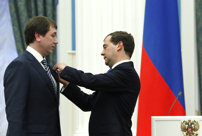 Александр Благов, удостоенный премии за&nbsp;разработку научных основ создания перестраиваемой
рентгеновской оптики для&nbsp;нового класса исследовательских приборов.