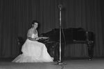 Людмила Лядова во время выступления, 1957 год