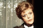 <b>«Она написала убийство» (сериал, 1984 — 1996)</b>
<br><br>
Свою самую звездную роль Анджела Лэнсбери играла в течение 12 лет. В сериале она воплотила образ писательницы, автора детективов Джессики Флетчер, которой постоянно приходится помогать полиции в расследовании убийств.
<br><br>
Сериал принес ей десять номинаций на «Золотой Глобус» и четыре победы, а также 12 номинаций на «Эмми», со временем она стала продюсером и исполнительным продюсером проекта. После окончания сериала на экраны вышли еще четыре полнометражных телефильма о приключениях Джессики Флетчер.
