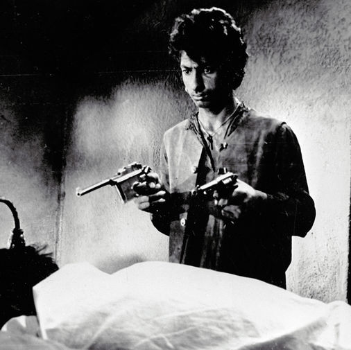 Василий Васильев в&nbsp;роли Яшки-цыгана в&nbsp;фильме &laquo;Неуловимые мстители&raquo;