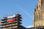 Неизвестные повесили флаг РФ на собор в Солсбери, 17 февраля 2019 года