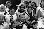 Итальянский писатель Джанни Родари с советскими пионерами во время визита в СССР, 1980 год